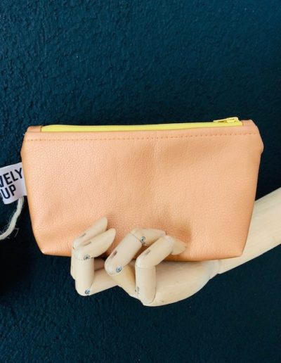 trousse, pochette, fait main, local, artisanal, lovelyloup, coloré, original, cuir vegan