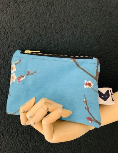 En jeans, trousse, pochette, fait main, local, artisanal, lovelyloup, coloré, original, cuir vegan