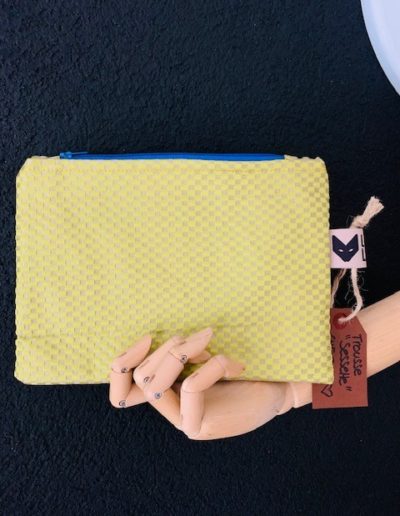 En jeans, trousse, pochette, fait main, local, artisanal, lovelyloup, coloré, original, cuir vegan