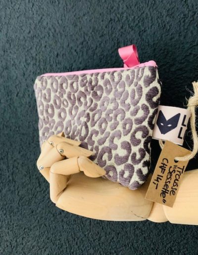 En jeans, trousse, pochette, fait main, local, artisanal, lovelyloup, coloré, original, cuir vegan