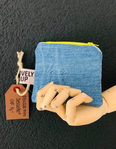 En jeans, trousse, pochette, fait main, local, artisanal, lovelyloup, coloré, original, cuir vegan