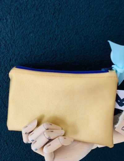 En jeans, trousse, pochette, fait main, local, artisanal, lovelyloup, coloré, original, cuir vegan